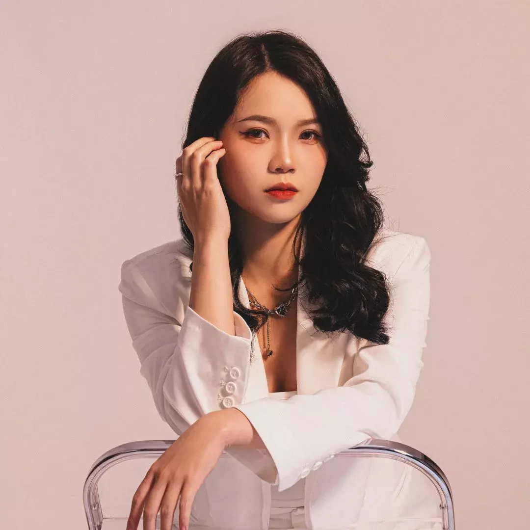 一中染髮挑染耳圈染髮色手刷染