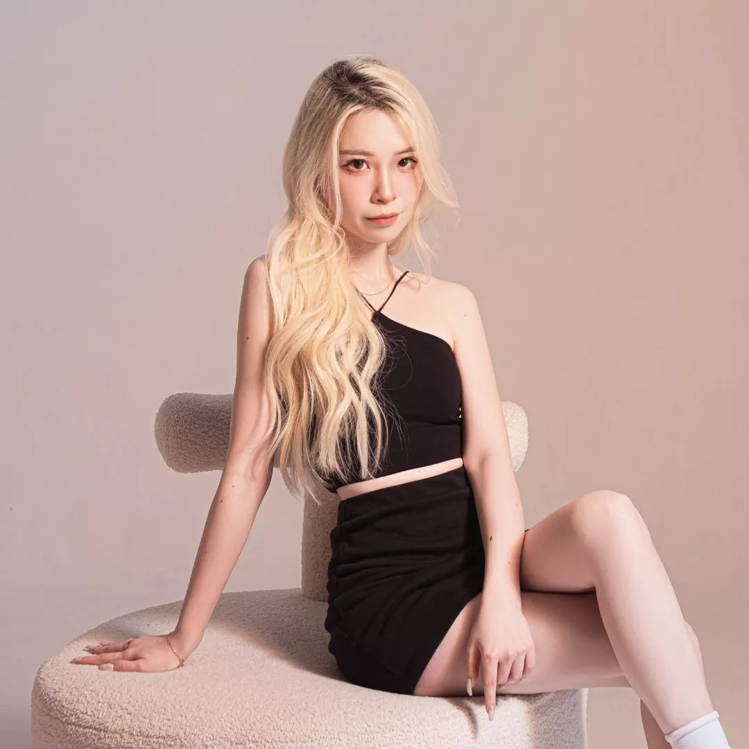 南屯髮廊染髮漂髮奶茶色霧感髮色